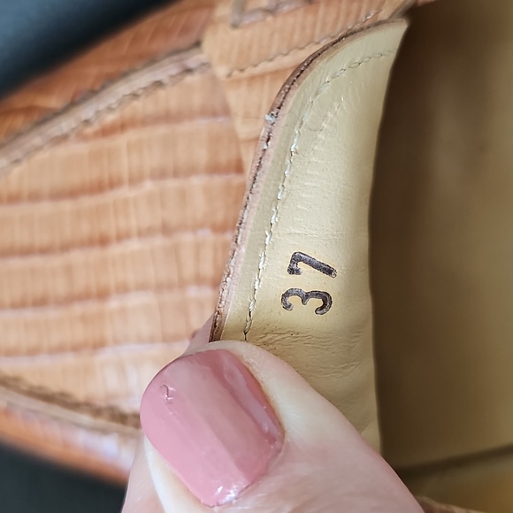 Tod's Vintage Textured Leather Loafers - Picture 4 of 4